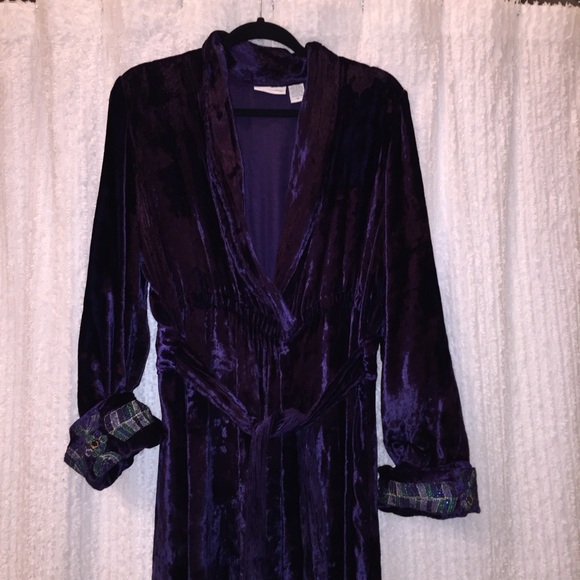 COPY - SOFT SURROUNDINGS velvet robe - Picture 3 of 11
